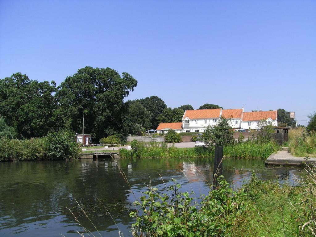 ستالهام Wayford Bridge Inn Hotel المظهر الخارجي الصورة